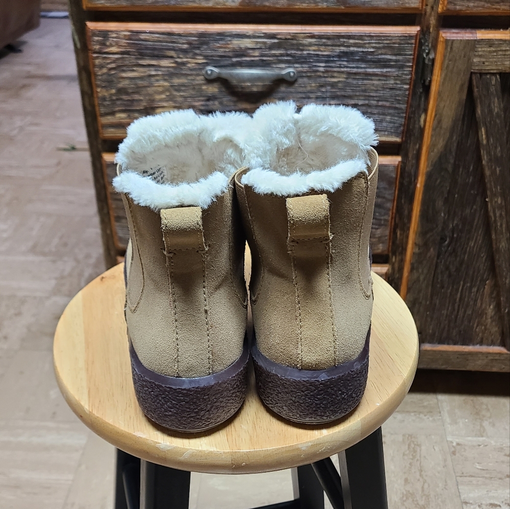 Boots - Picture 4 of 5